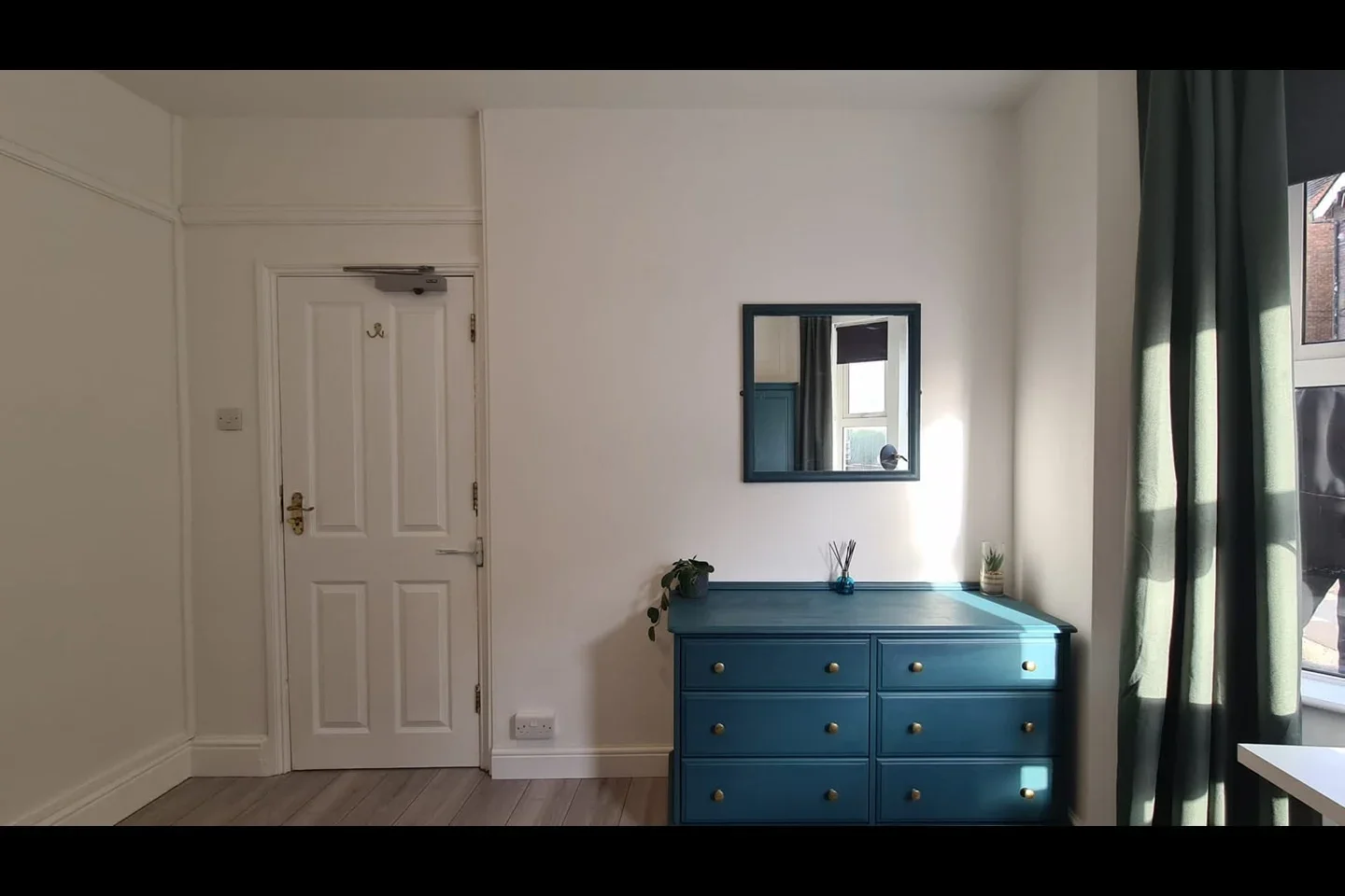Room Ashburnham Road in Luton