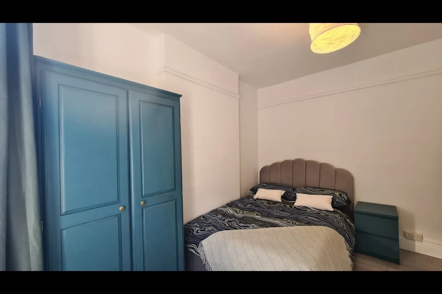 Room Ashburnham Road in Luton