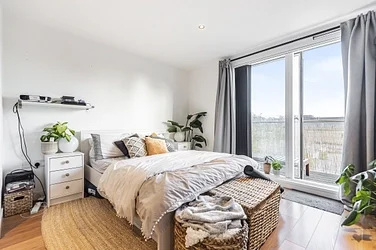 Flat Lewisham Road in Greater London