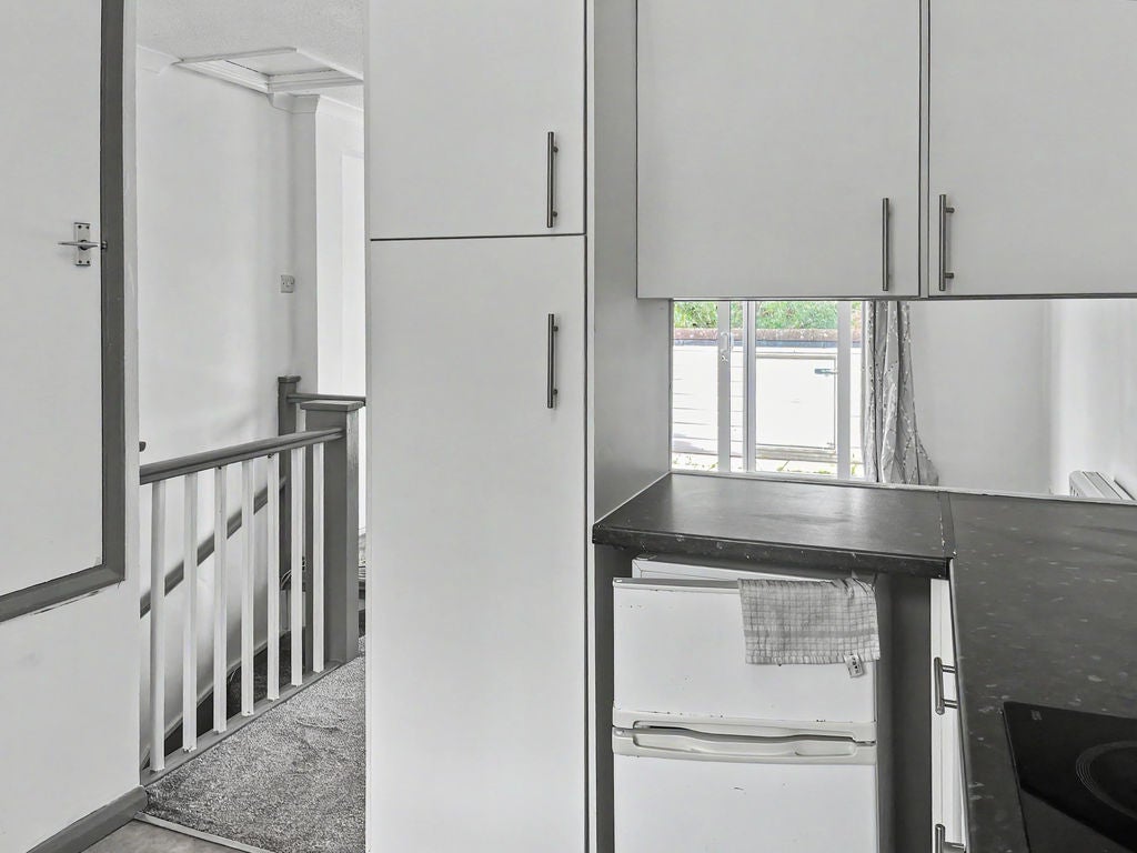 Flat Davies Court in High Wycombe