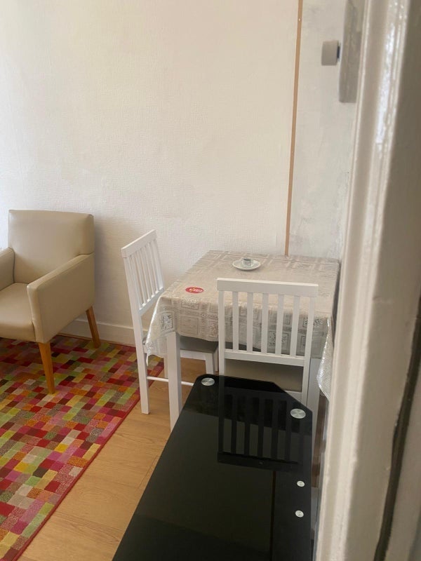 Room Brookscroft Road in Greater London