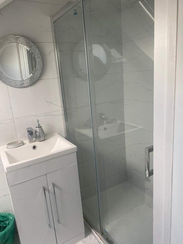 Room Brookscroft Road in Greater London