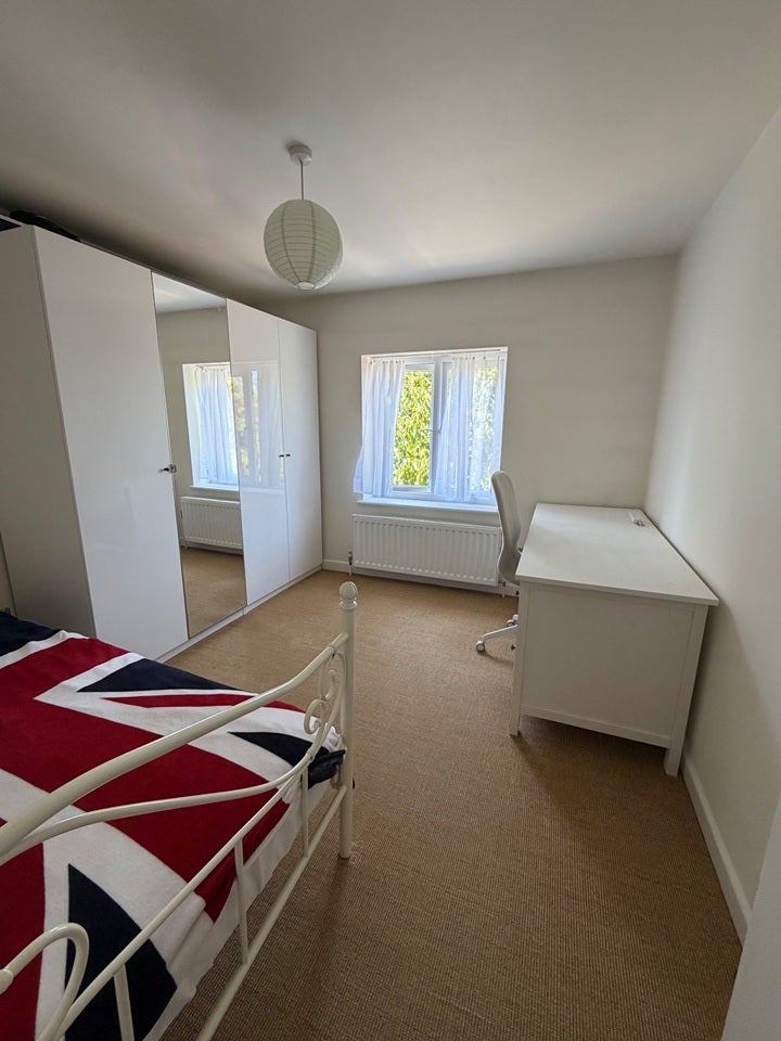 Room Nelson Mandela Close in Greater London