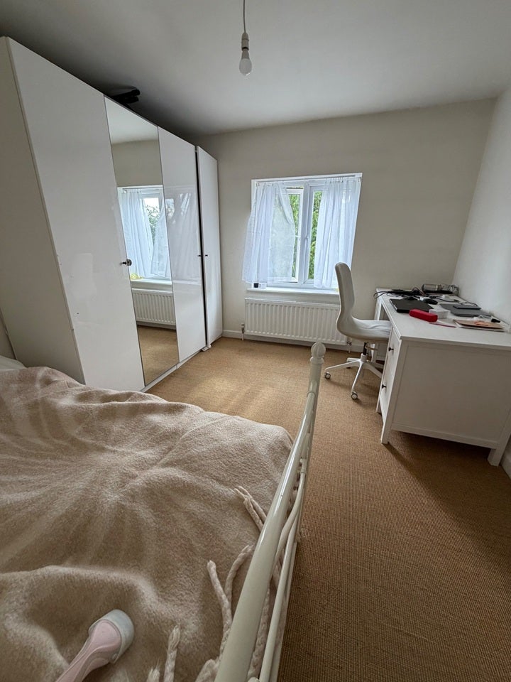 Room Nelson Mandela Close in Greater London