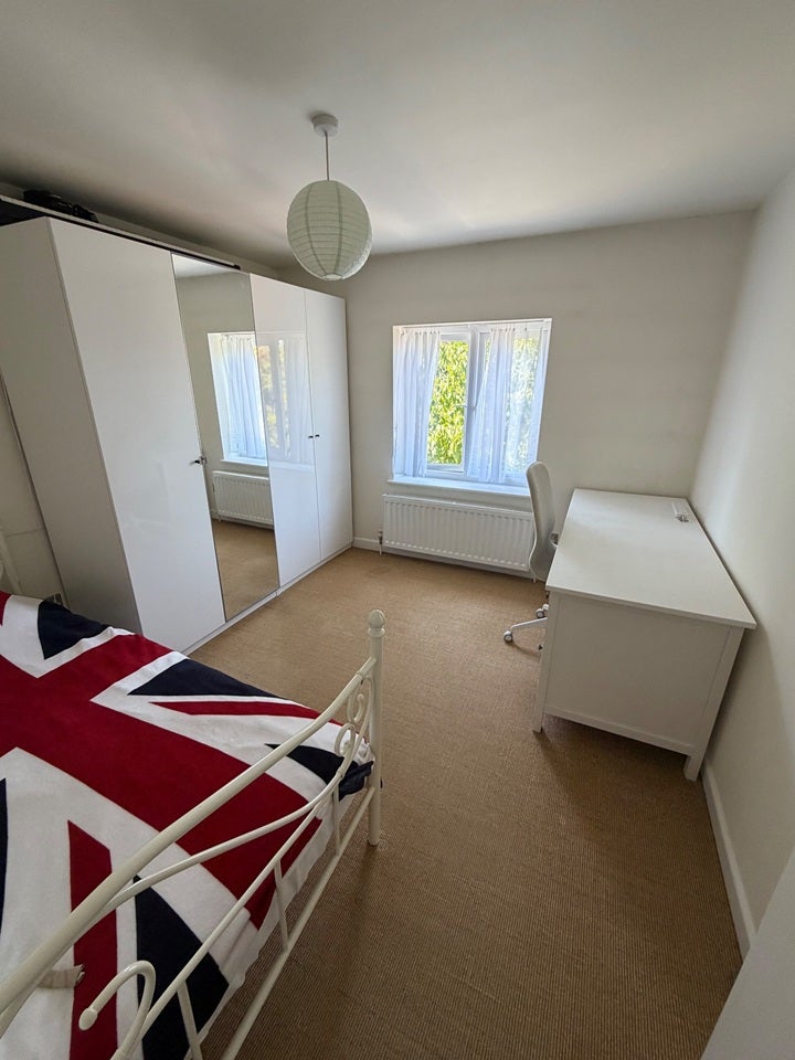 Room Nelson Mandela Close in Greater London