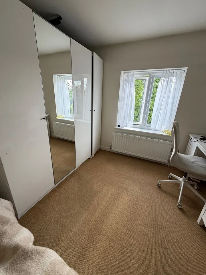 Room Nelson Mandela Close in Greater London