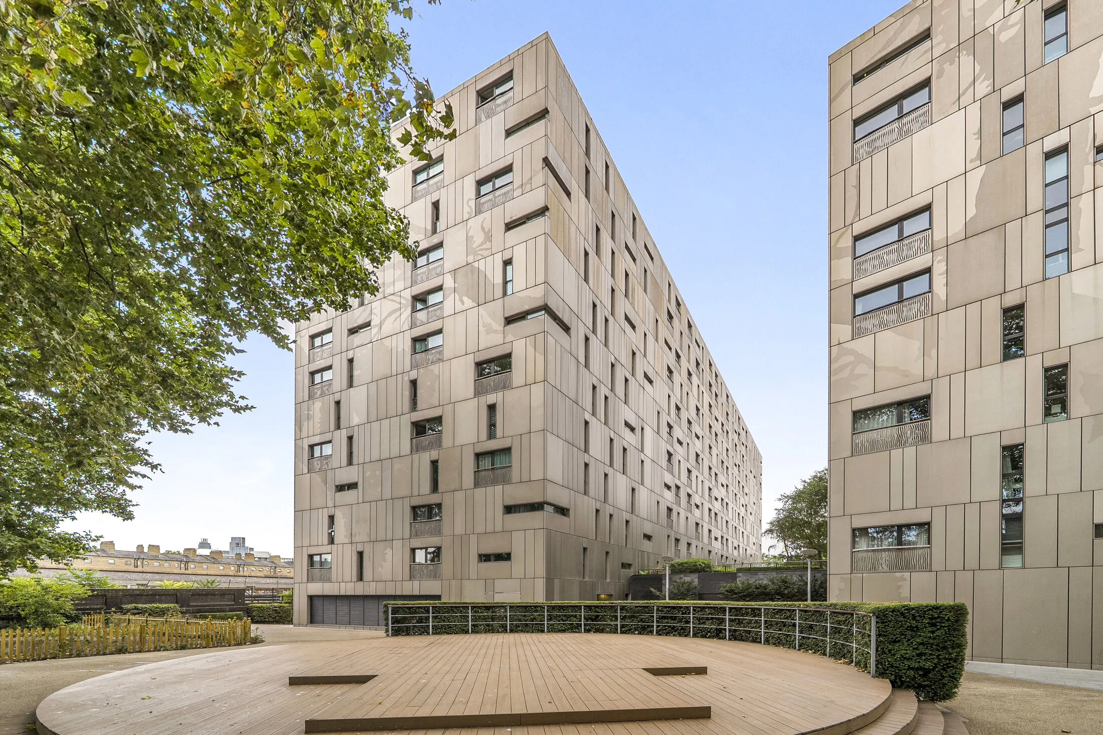 Flat Gatliff Road in City of Westminster