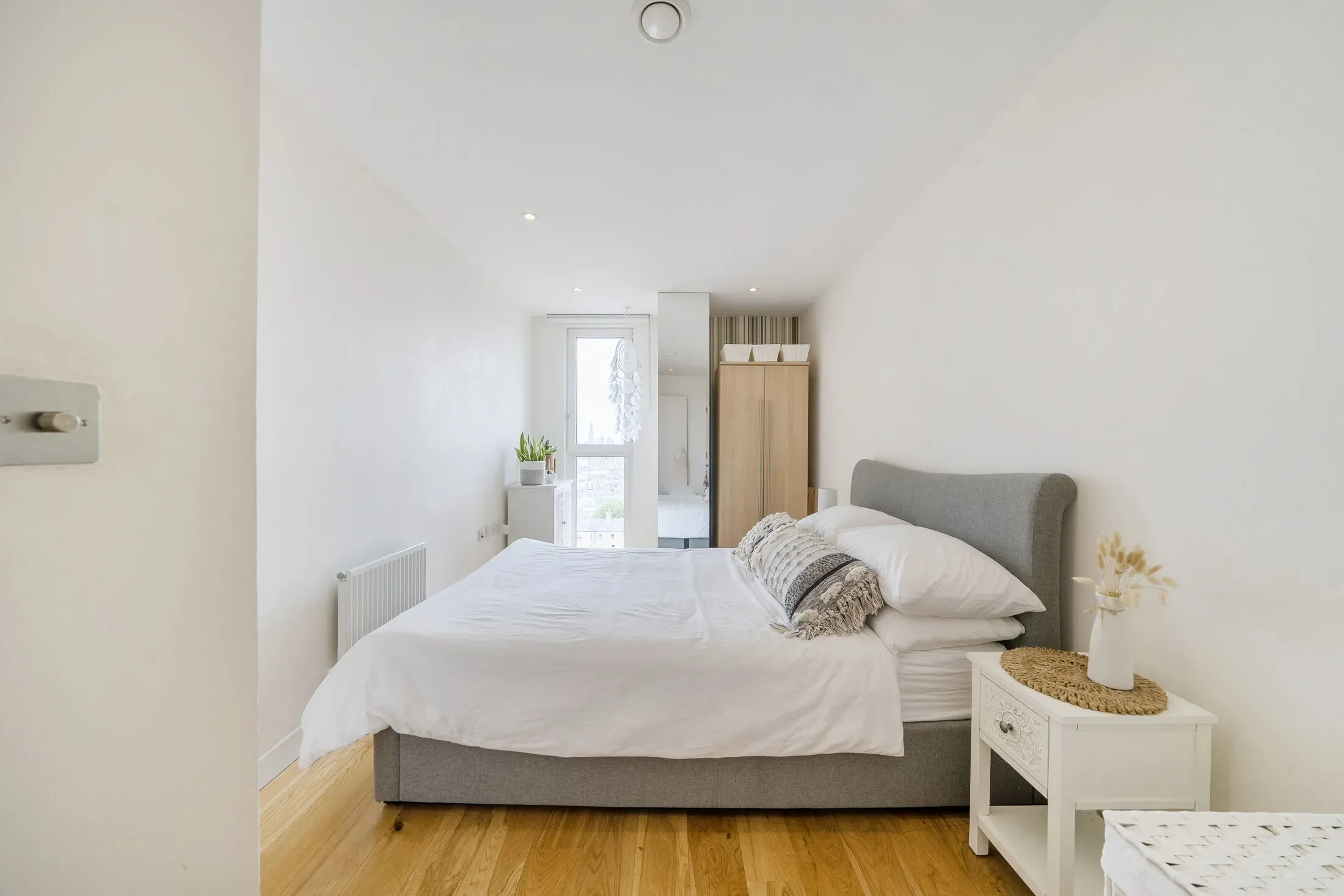 Flat Gatliff Road in City of Westminster