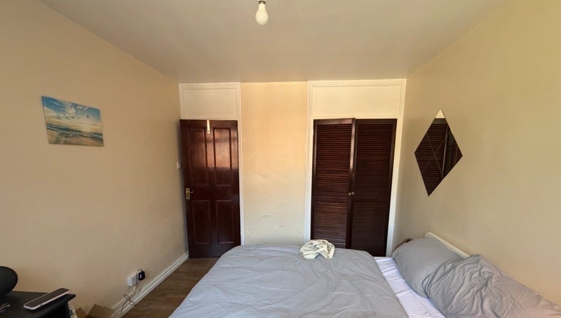 Room East Road in Greater London
