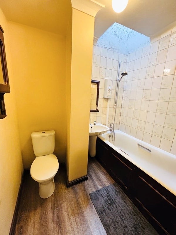 Room East Road in Greater London