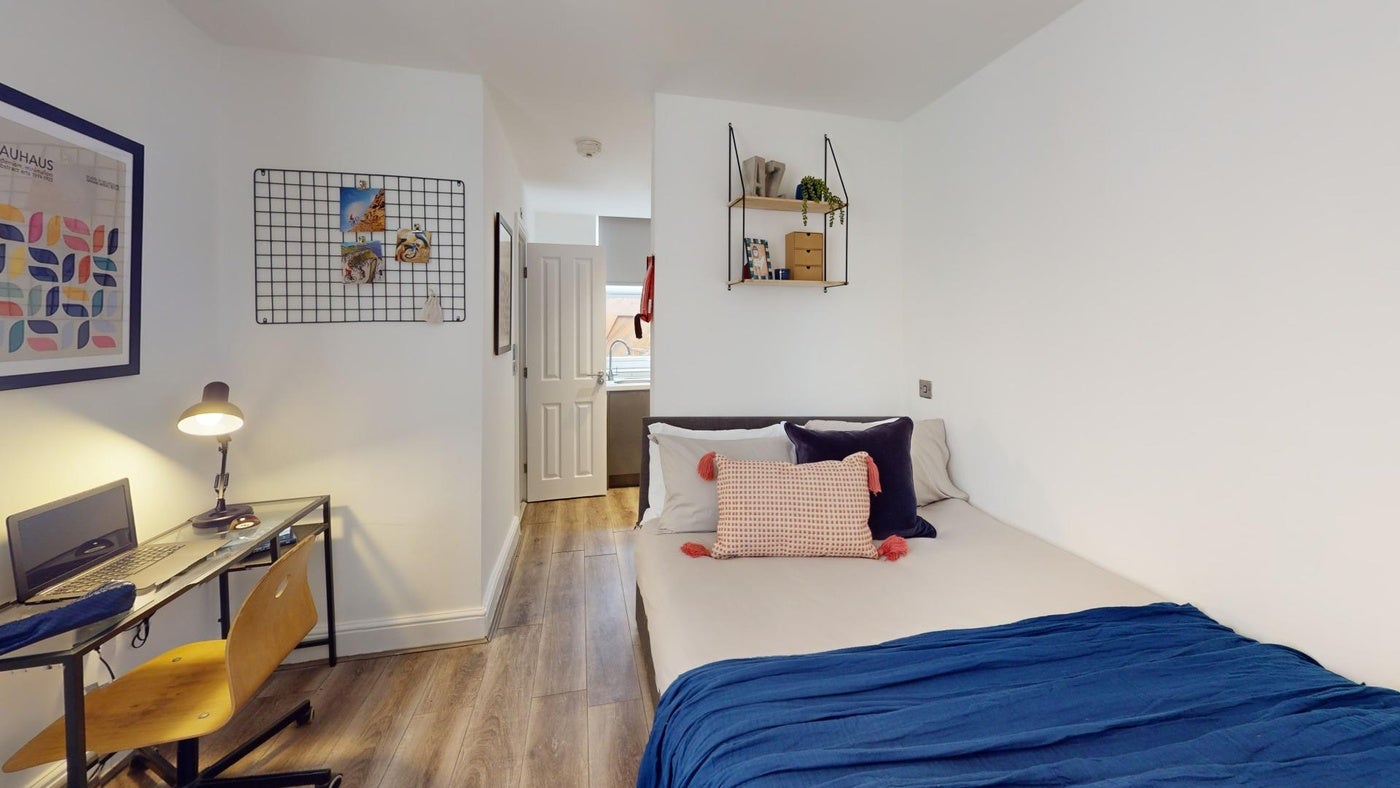 Room Edge Lane in Liverpool
