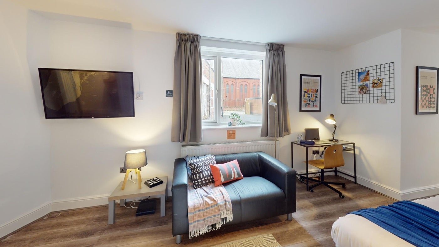 Room Edge Lane in Liverpool