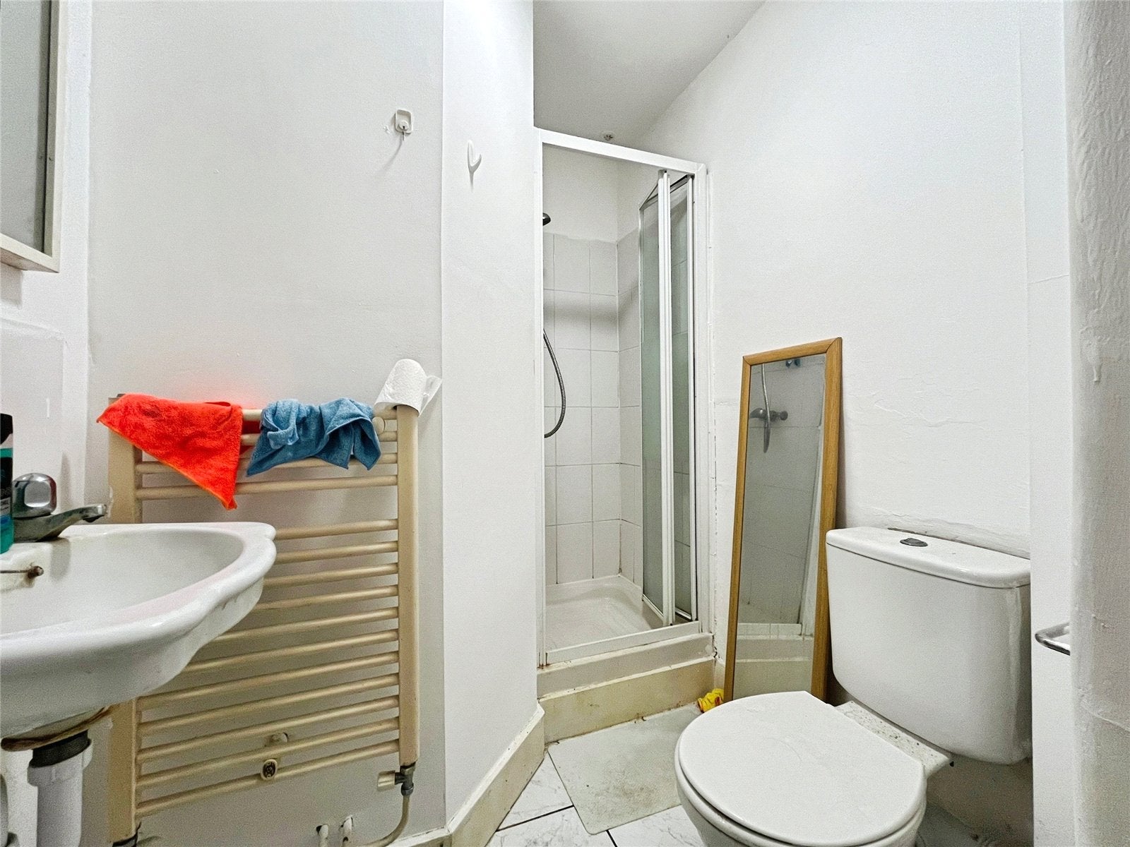Room South Road in Borough of Runnymede
