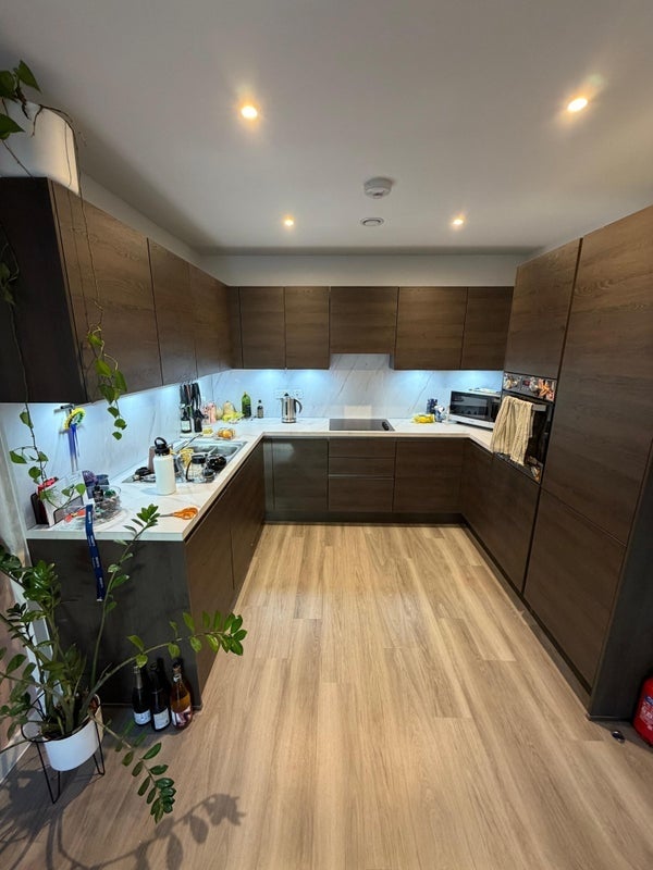 Room Shipbuilding Way in Greater London