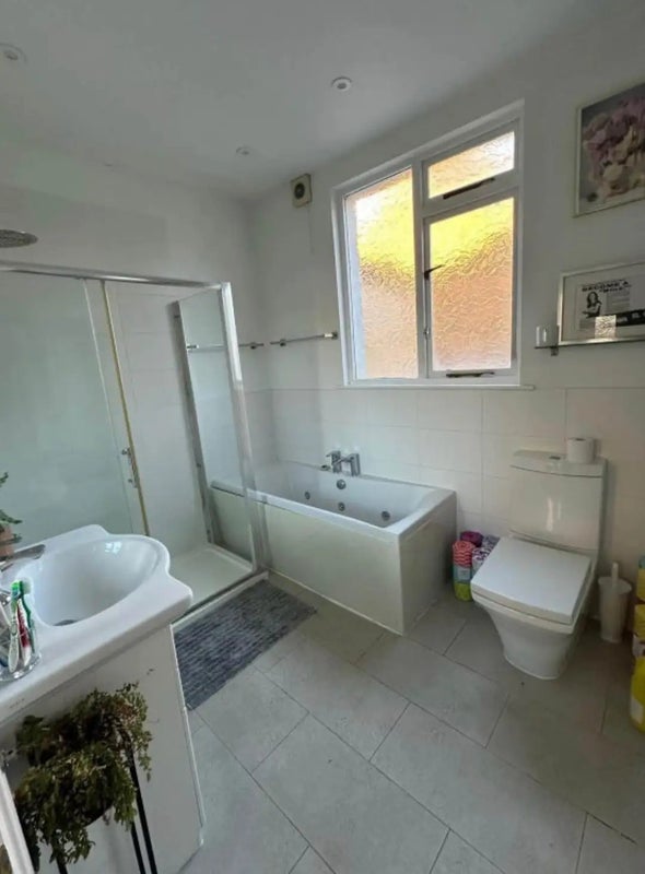 Room Coborn Road in Greater London