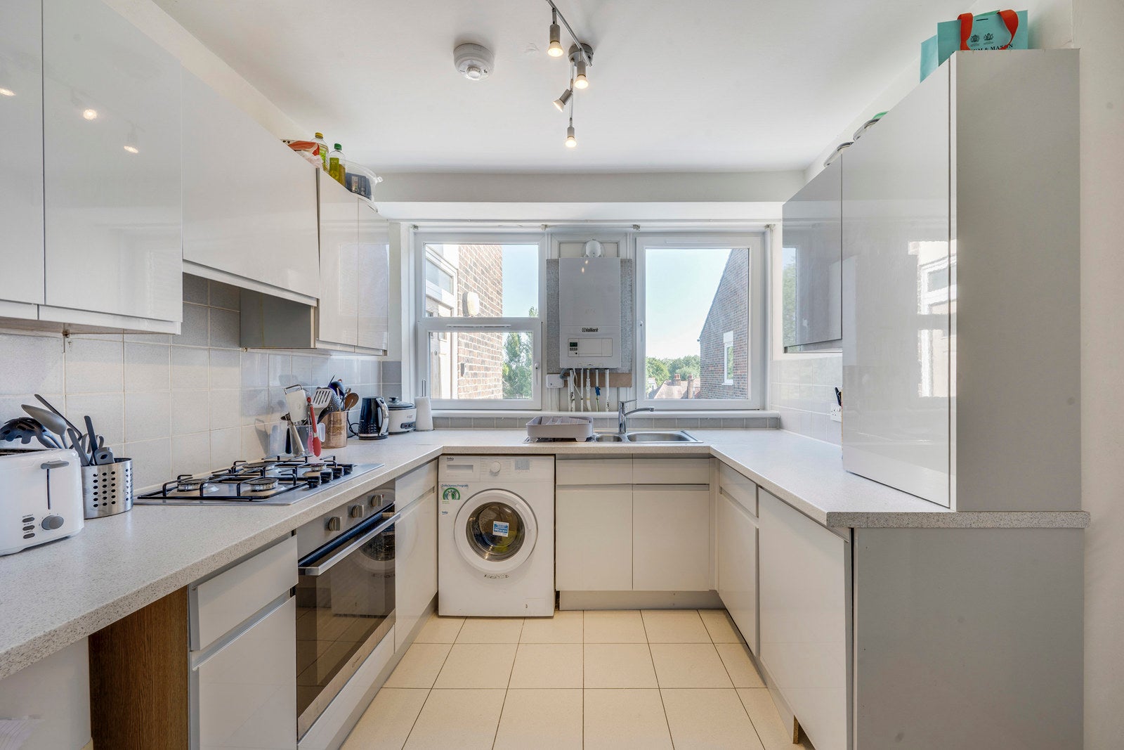 Flat Cambalt Road in Greater London