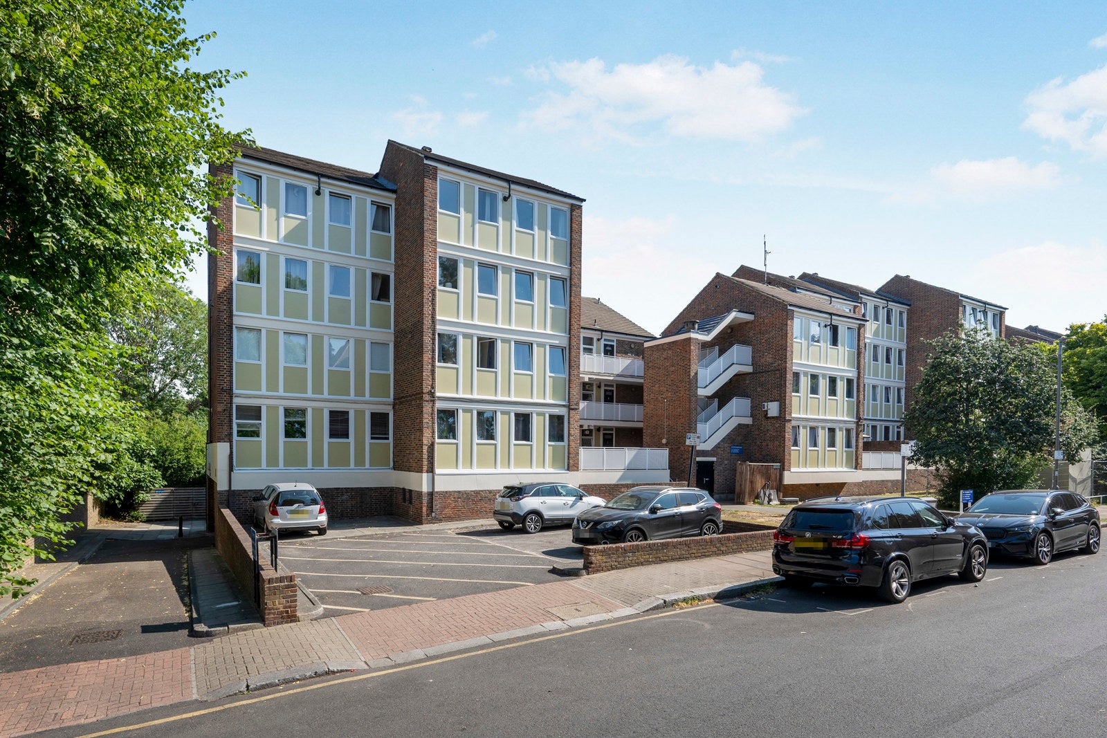 Flat Cambalt Road in Greater London