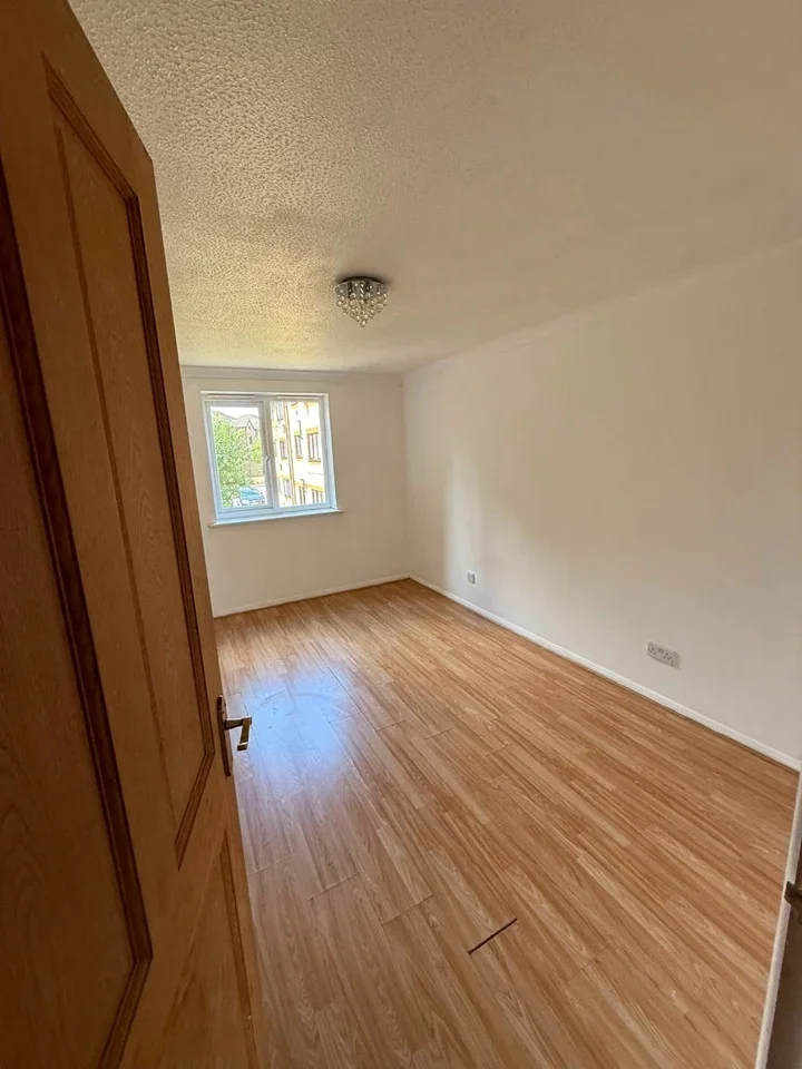 Flat Lincoln Road in Greater London