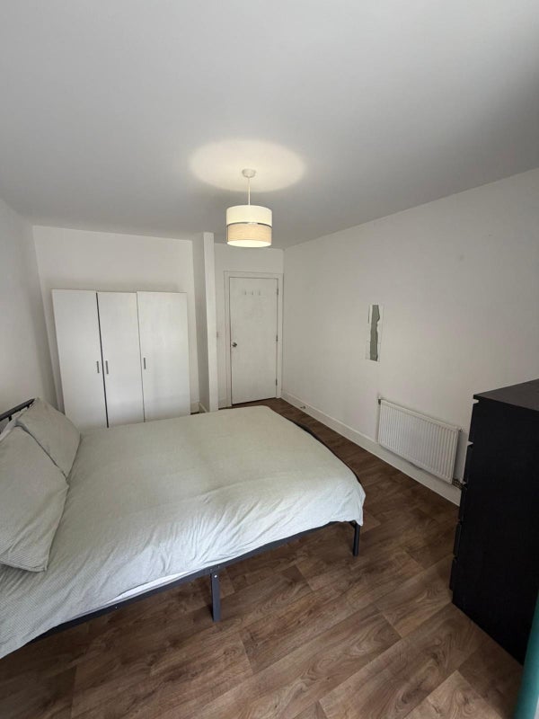 Room Forster Road in Greater London