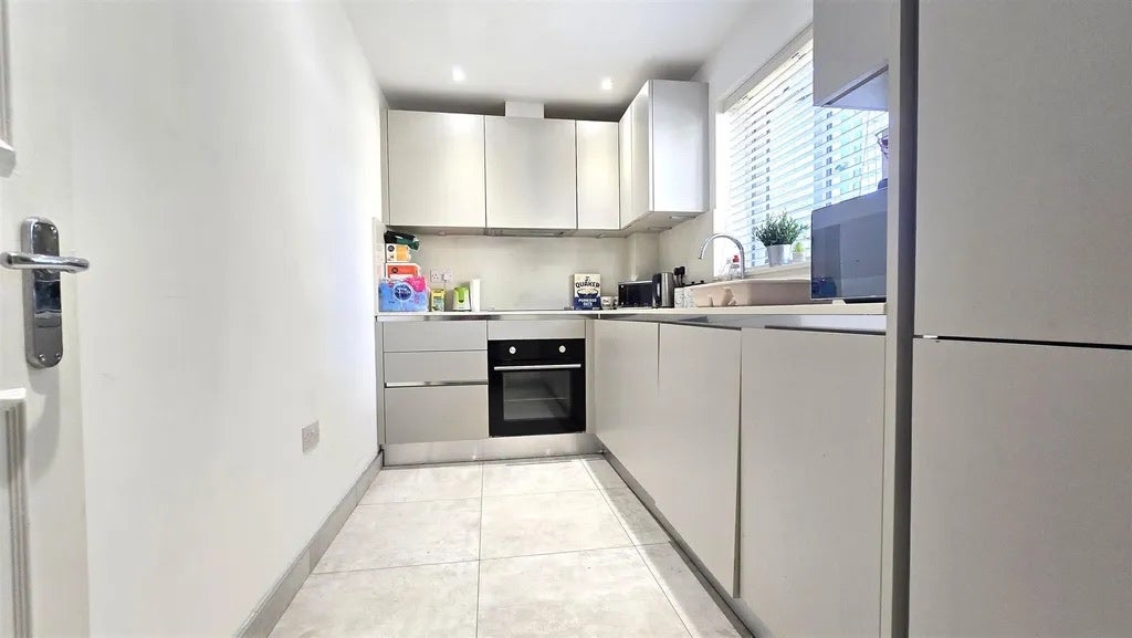 Flat Friends Avenue in Cheshunt