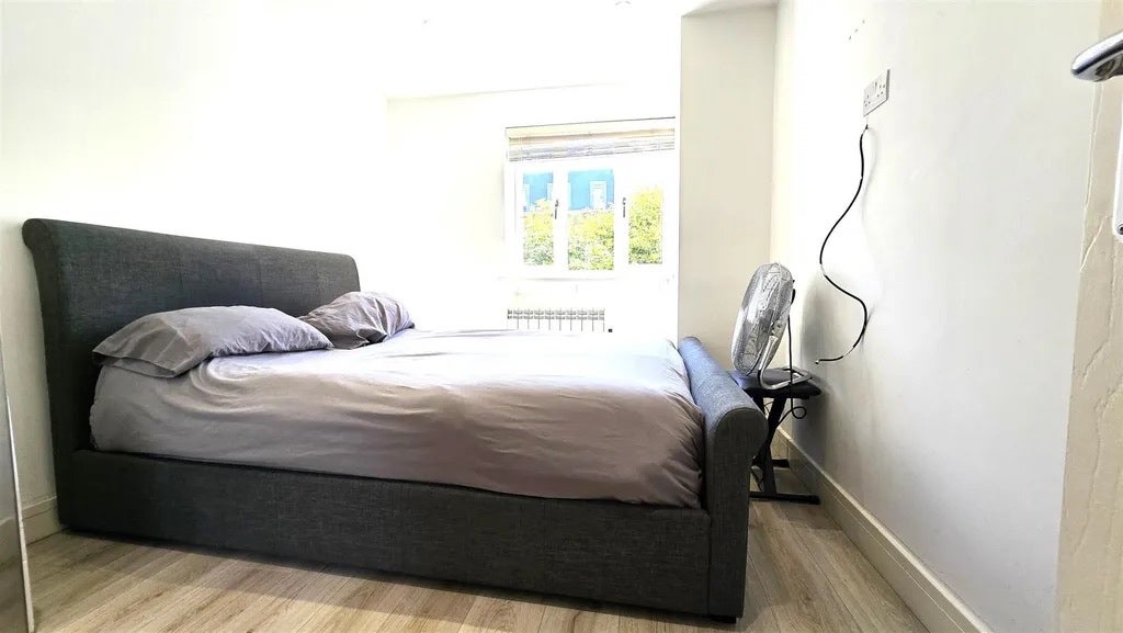 Flat Friends Avenue in Cheshunt