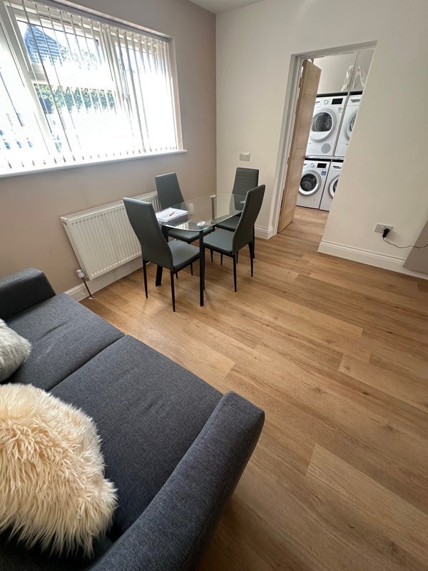 Room Hawthorne Crescent in Slough