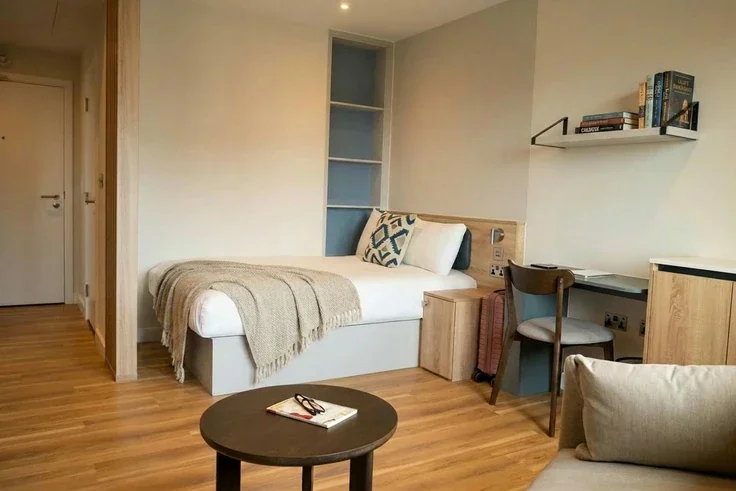 Flat Victoria Road in Greater London