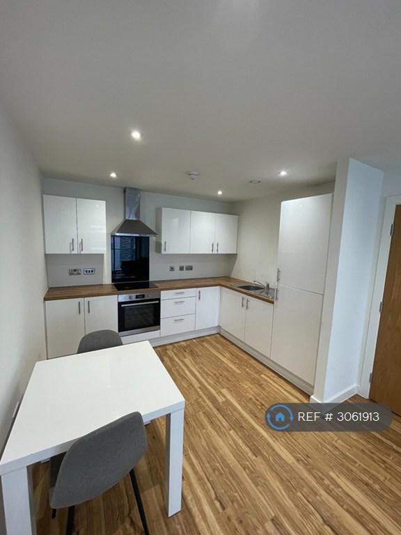 Flat Pomona Strand in Trafford