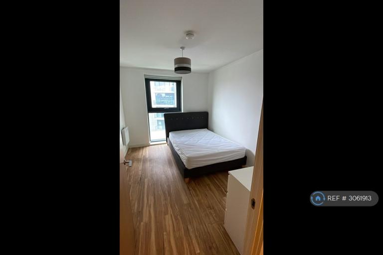 Flat Pomona Strand in Trafford