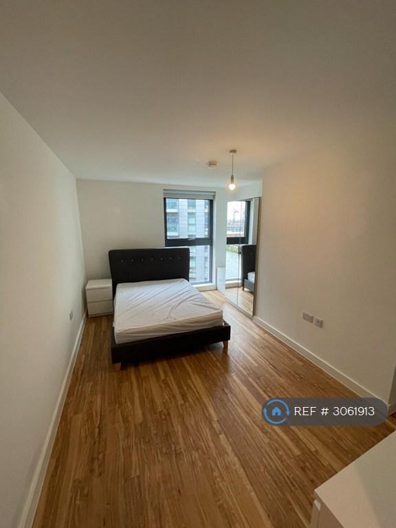 Flat Pomona Strand in Trafford