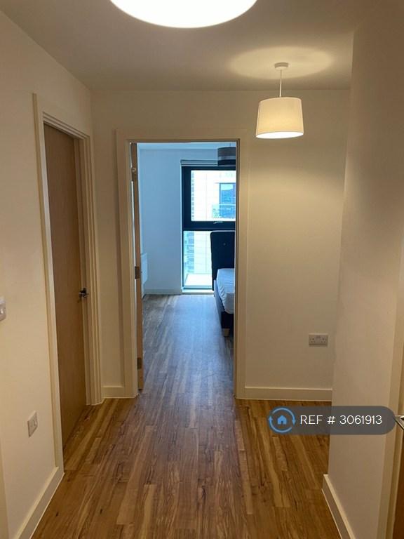 Flat Pomona Strand in Trafford