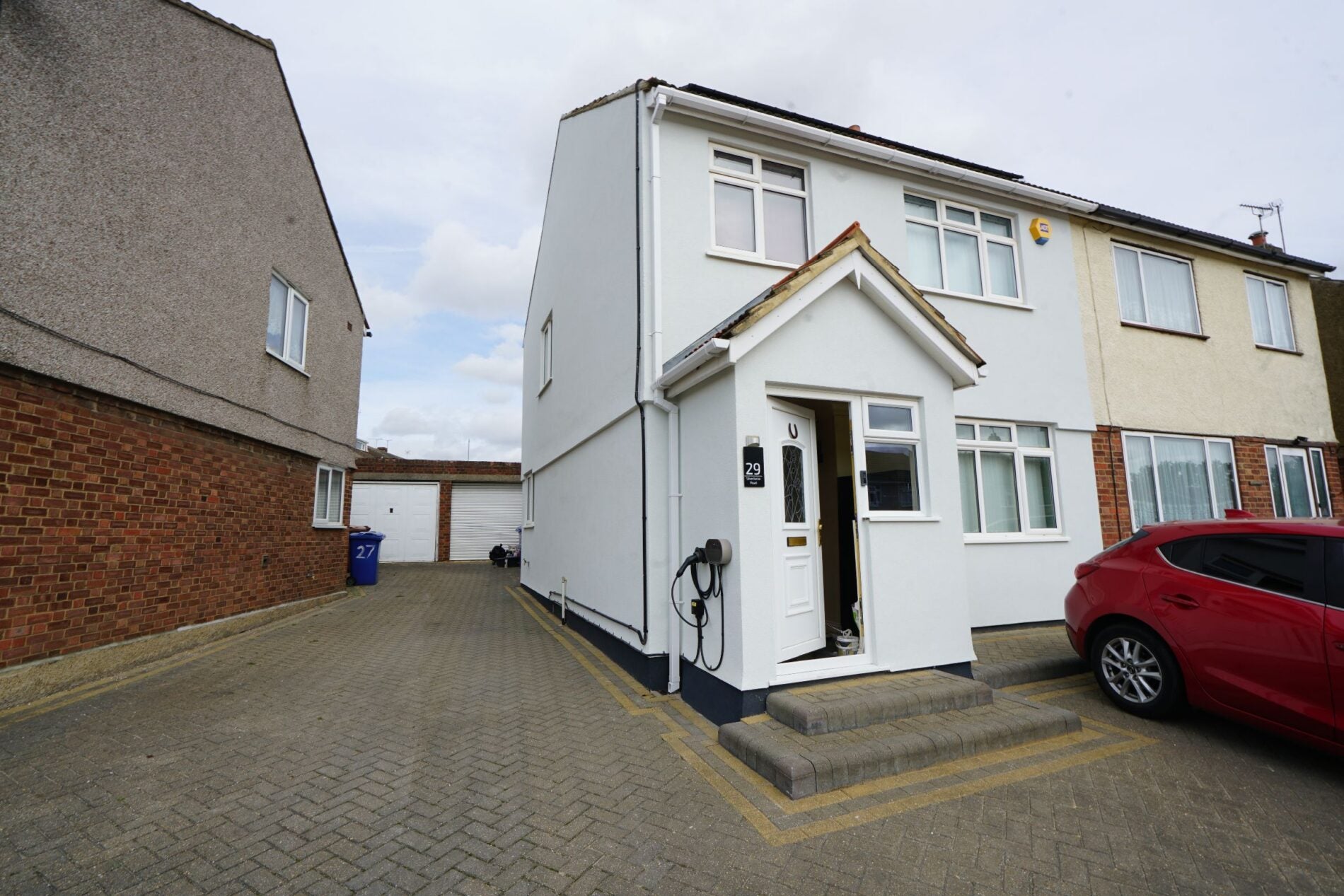 House Silverlocke Road in Grays