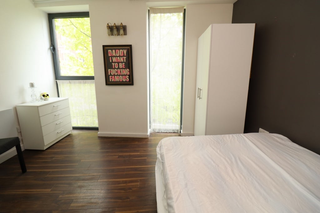Room Globe Road in Greater London