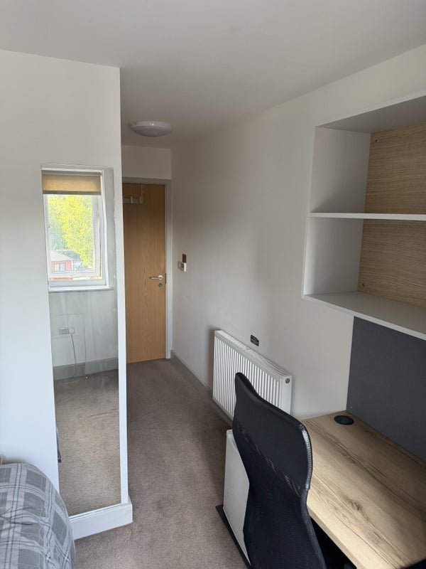 Room Tarragon Road in Leicester
