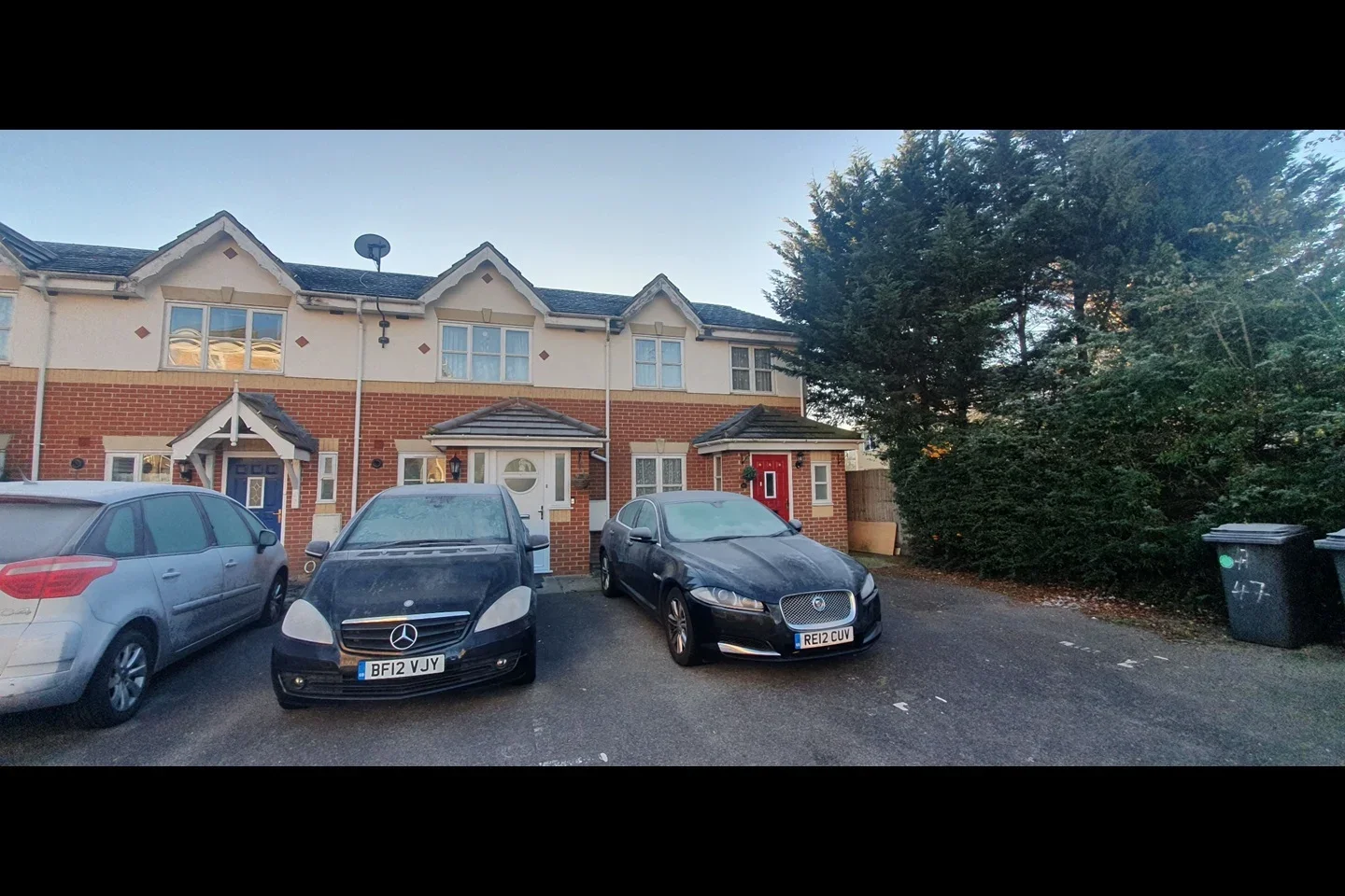 House Hurworth Avenue in Slough