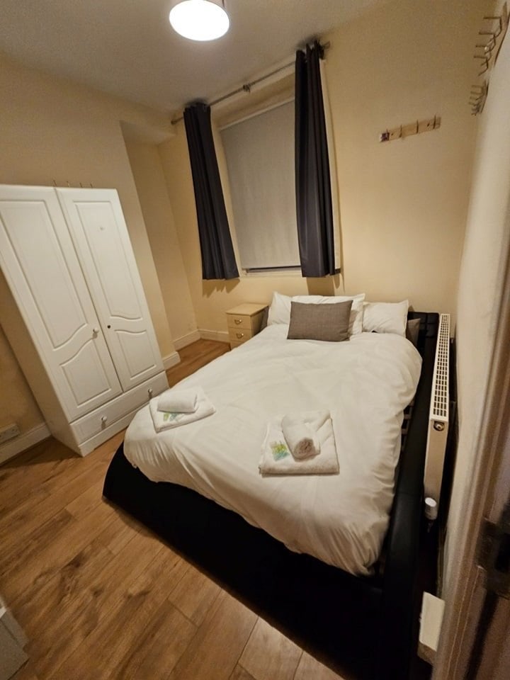 Flat Rhondda Street in Swansea