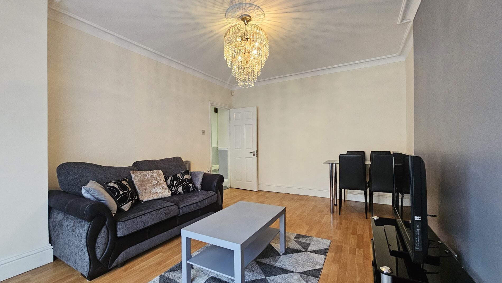 House Bowes Road in Greater London