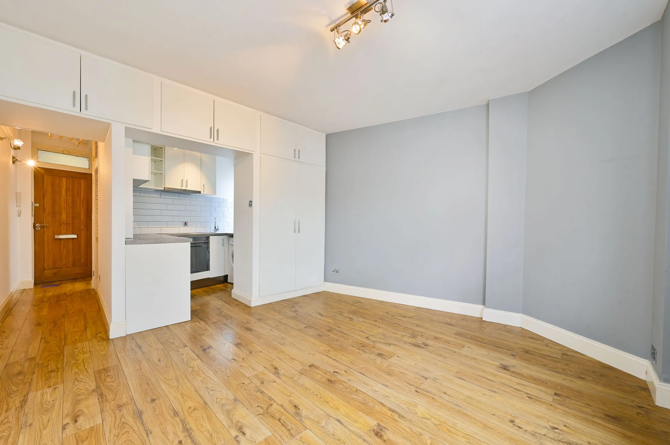 Flat Charing Cross Road in Greater London