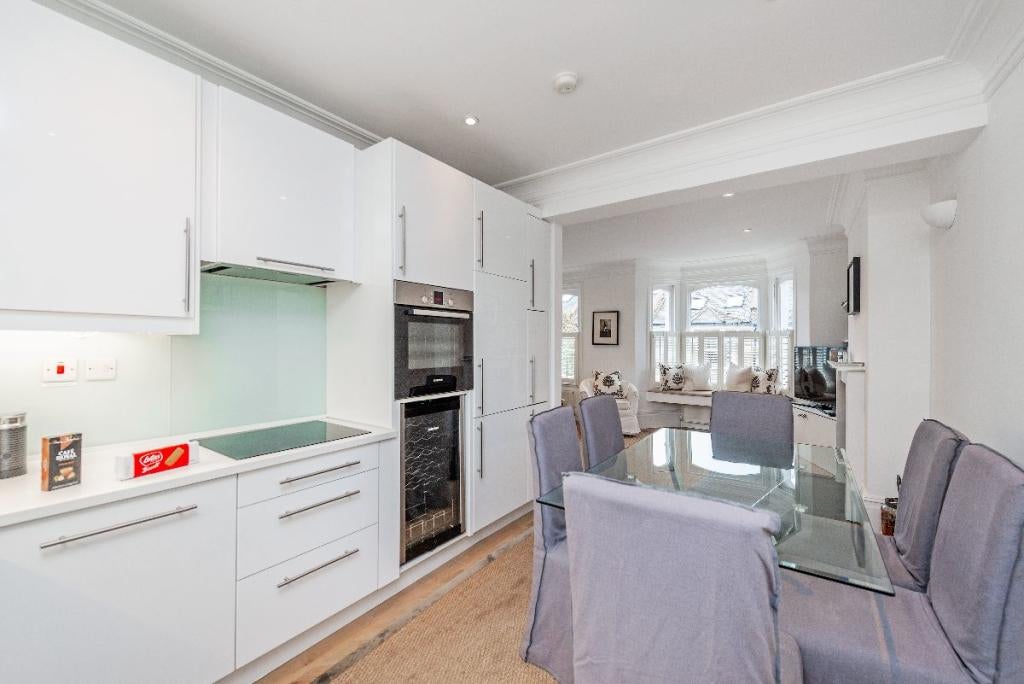 Flat Campana Road in Greater London