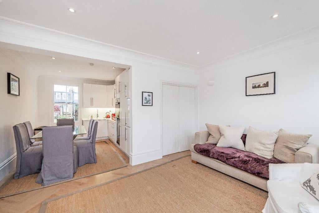Flat Campana Road in Greater London