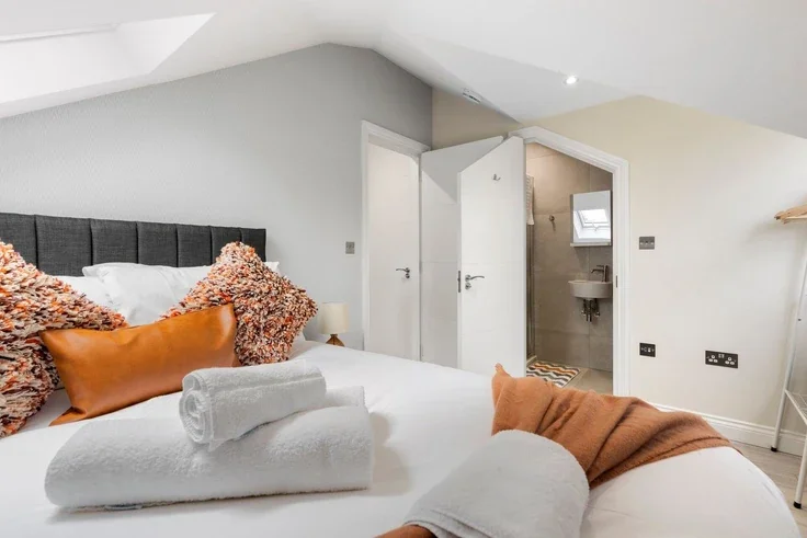 Flat Alderton Way in Greater London