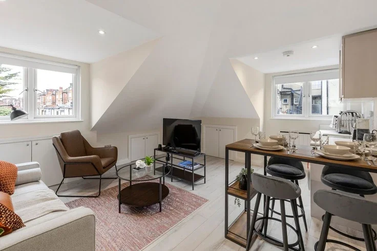 Flat Alderton Way in Greater London