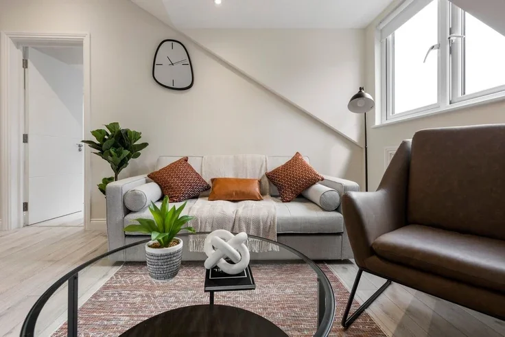 Flat Alderton Way in Greater London