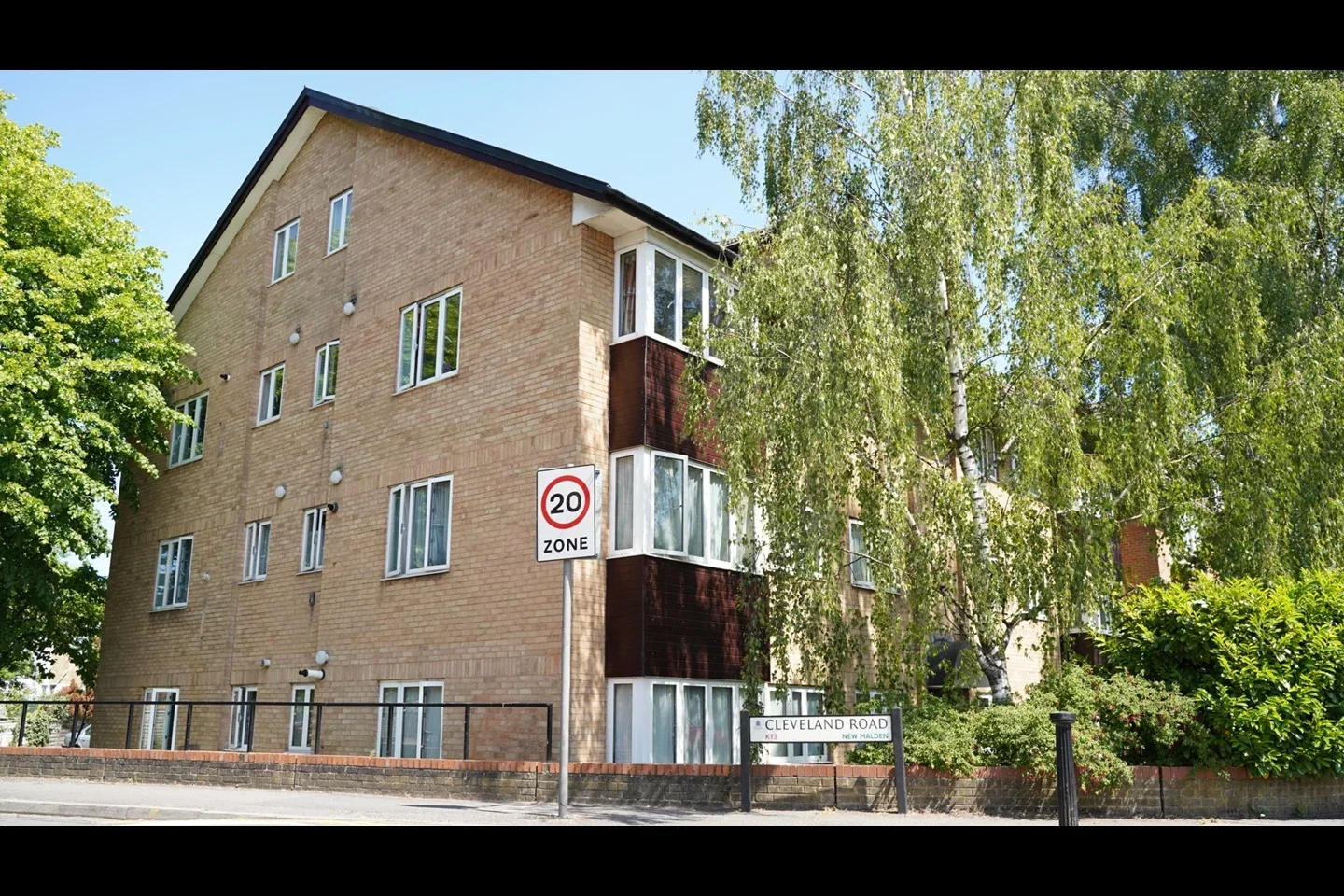 Flat Kingston Road in Greater London