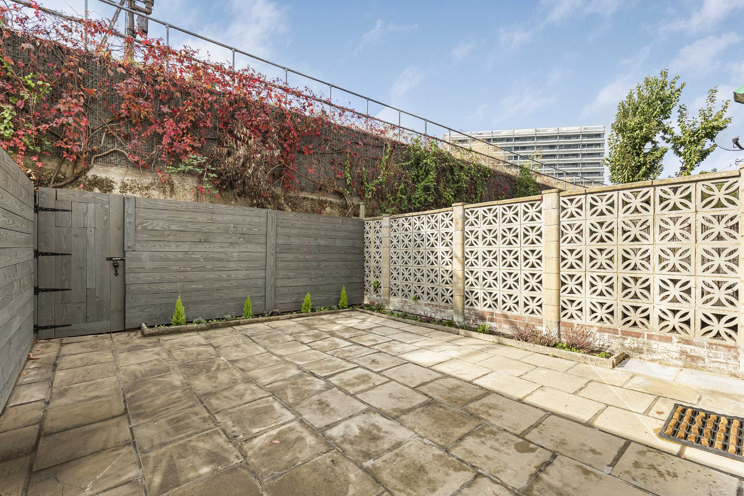 House Ivy Crescent in Greater London