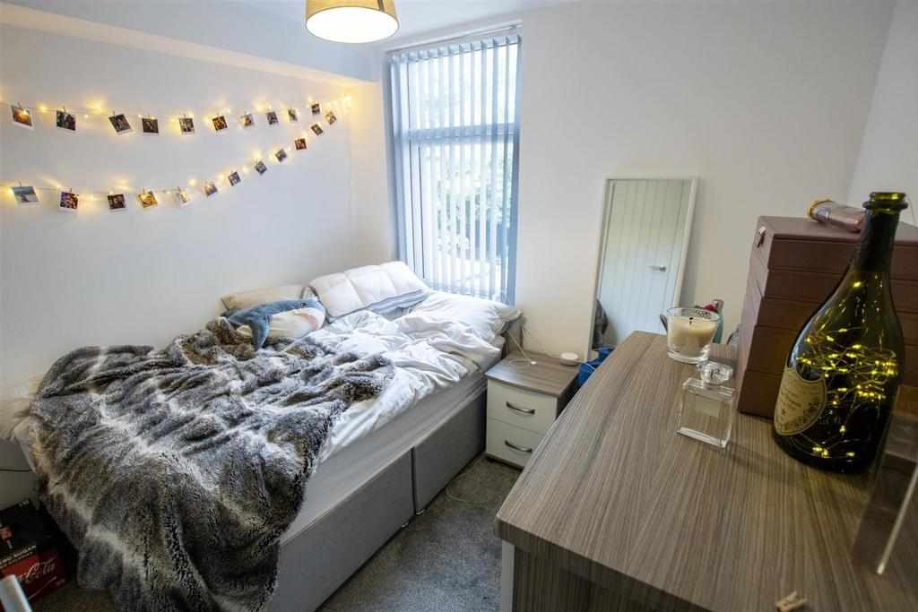 Flat Heeley Road in Birmingham