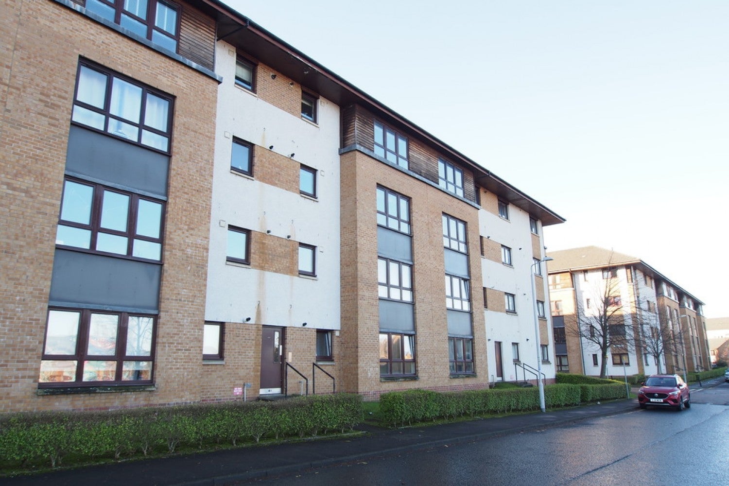 Flat Saucel Crescent in Paisley