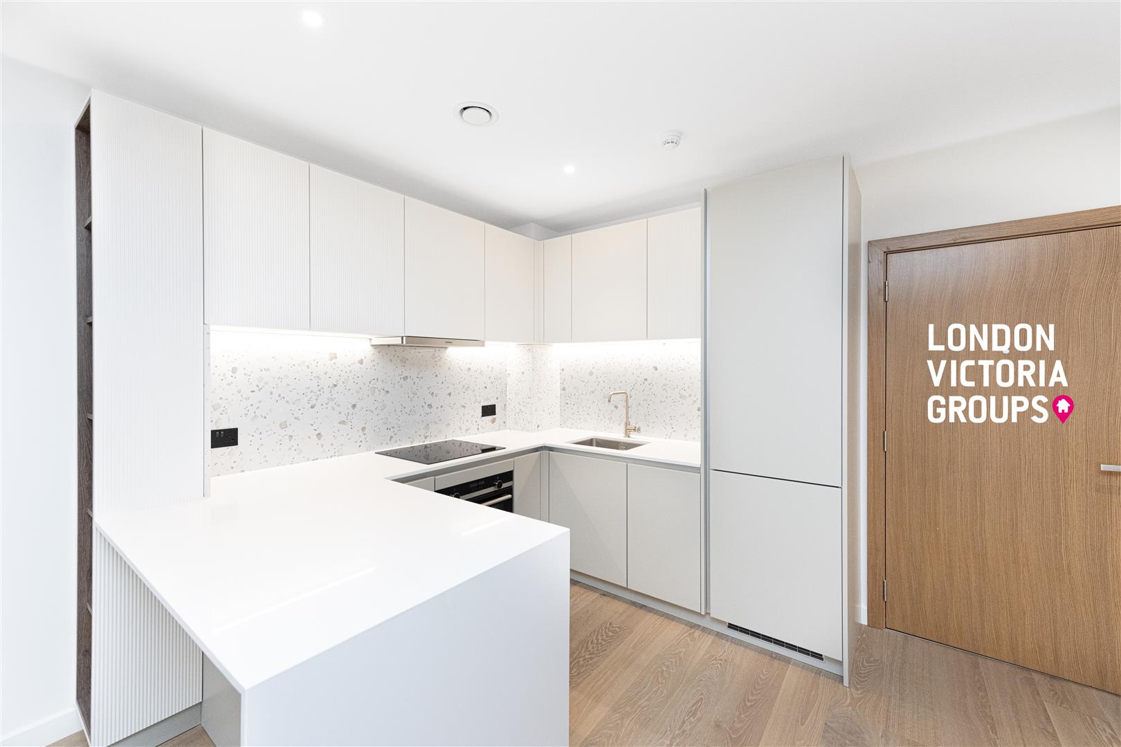 Flat Carnwath Road in Greater London