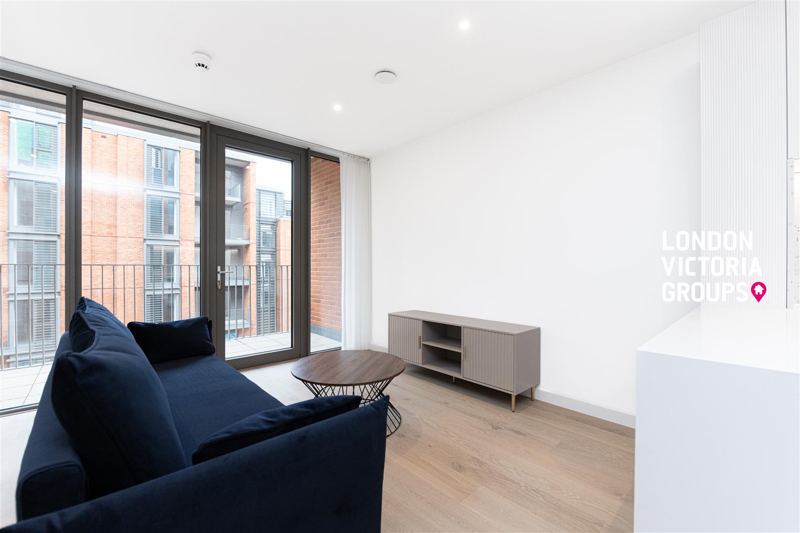 Flat Carnwath Road in Greater London