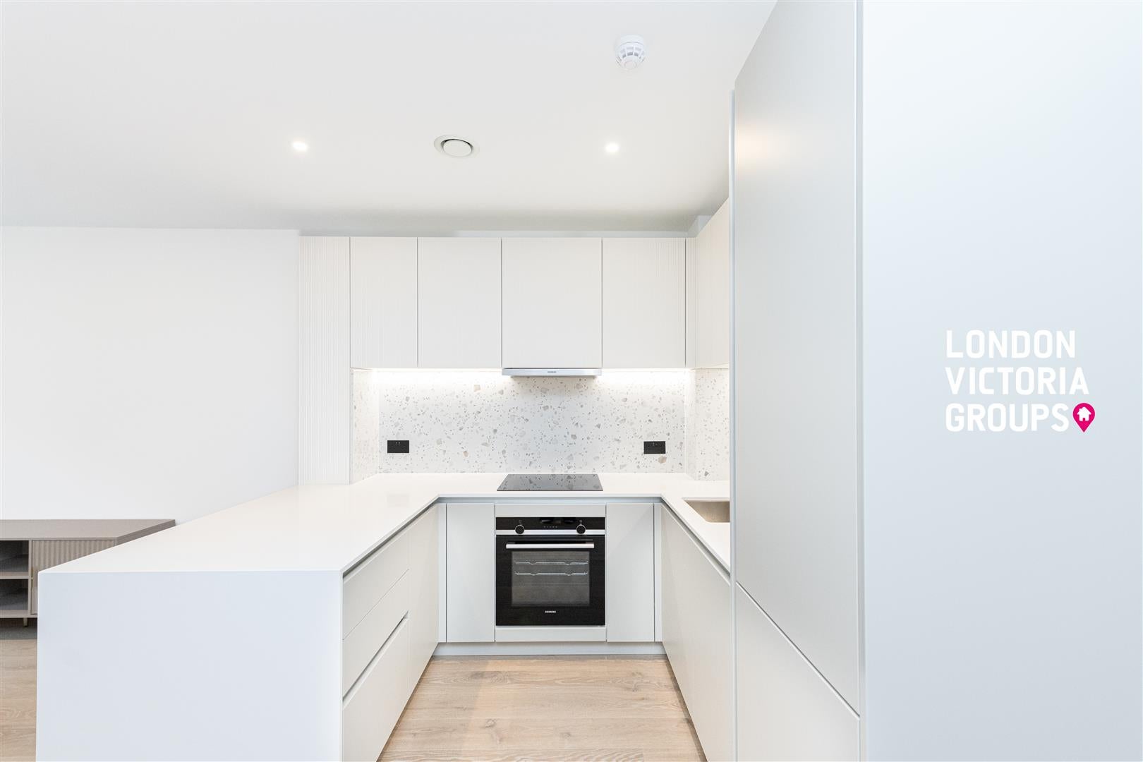 Flat Carnwath Road in Greater London